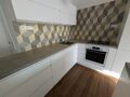 MODERNÝ 2-IZBOVÝ BYT S GARÁŽOVÝM STÁTÍM A PIVNICOU – KRAMÁRE